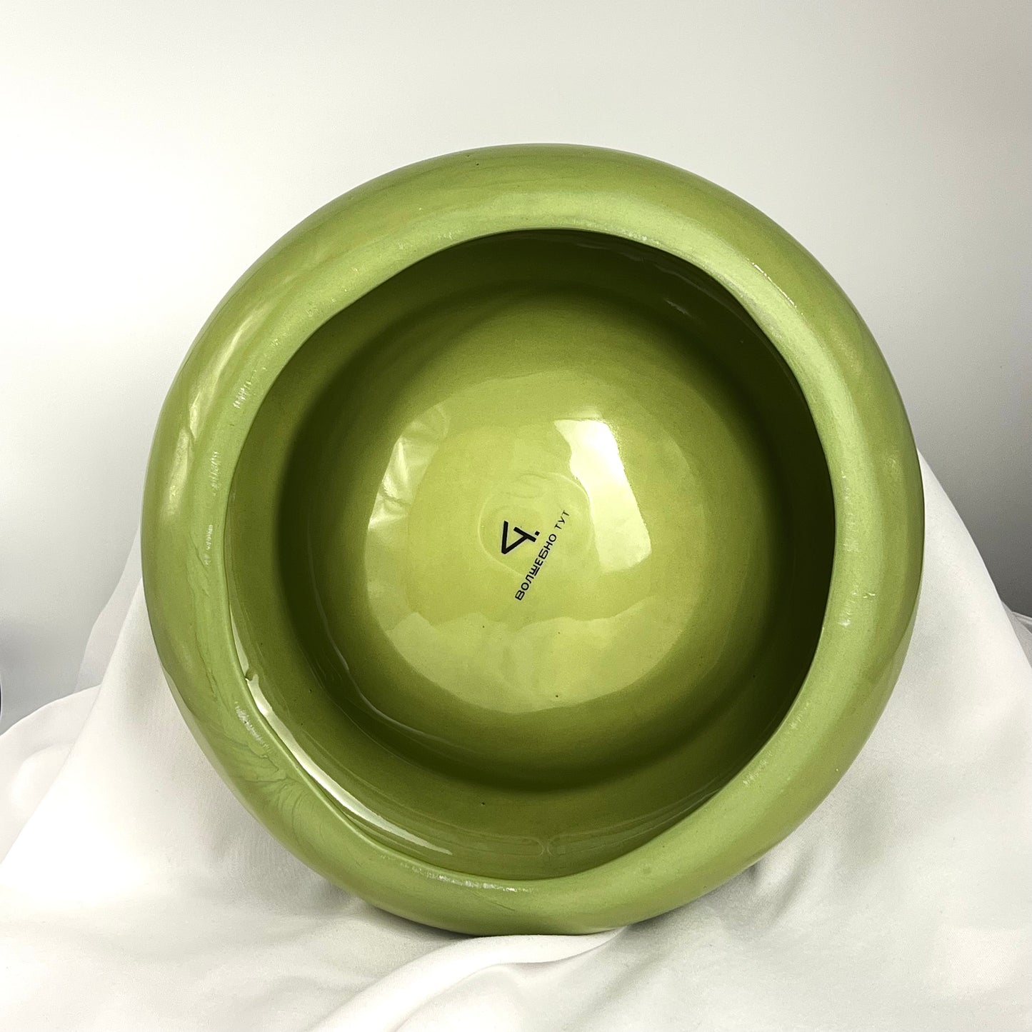 Green "donut" plate