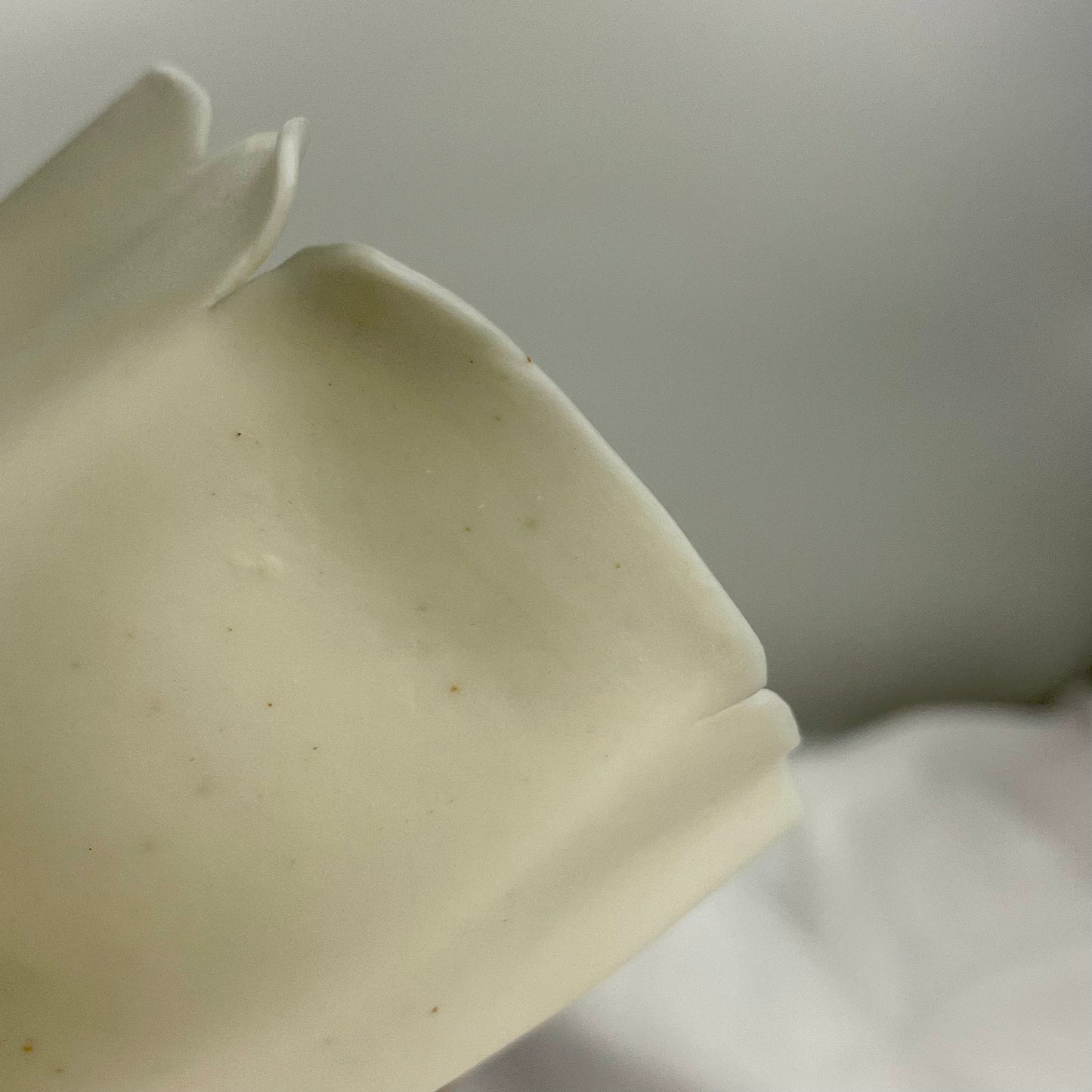 Porcelain notched cup