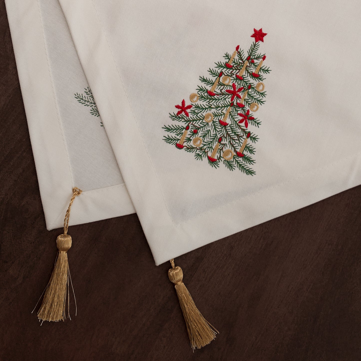 "Christmas toys" table runner