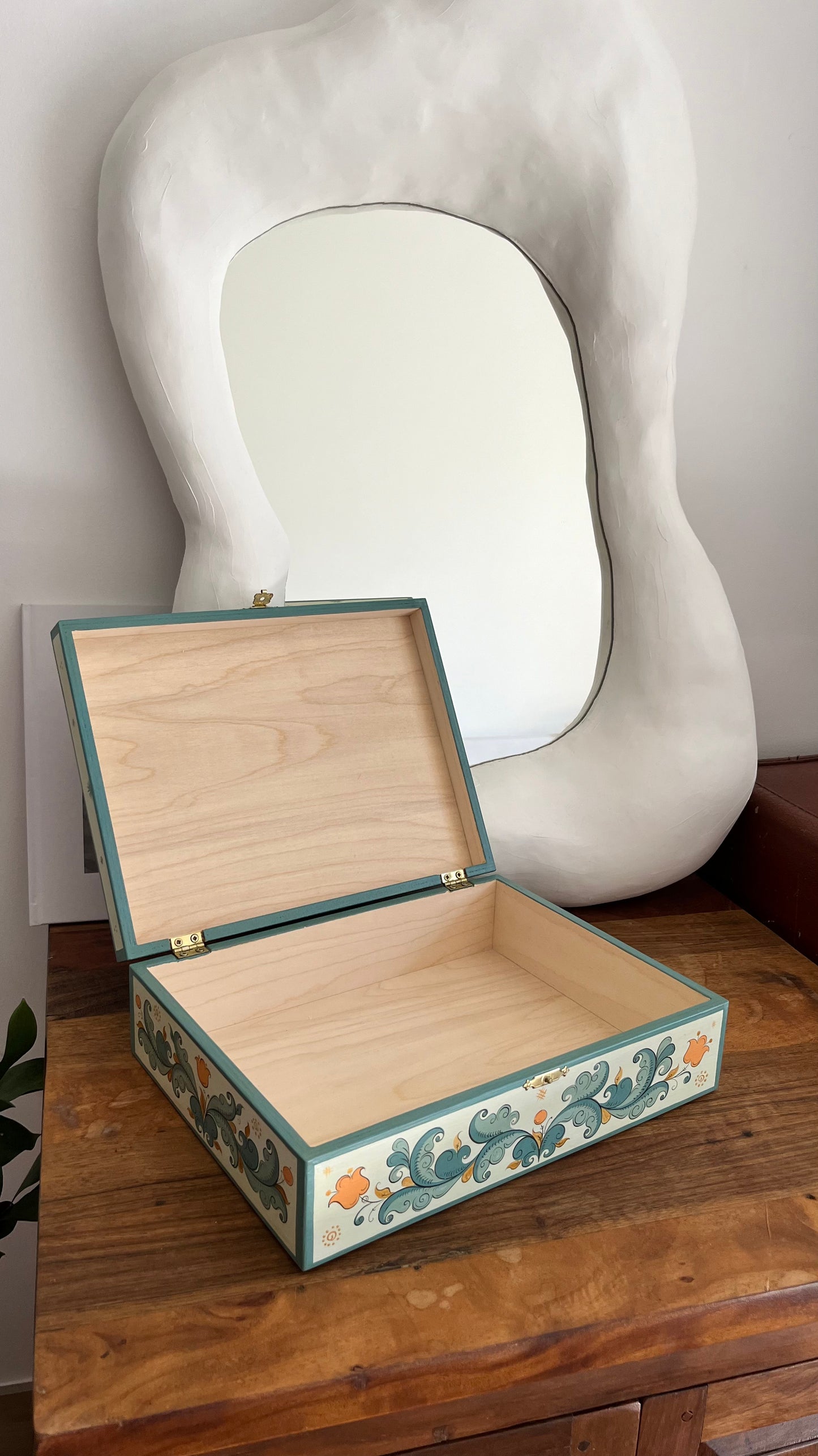 Jewellery box with northern patterns