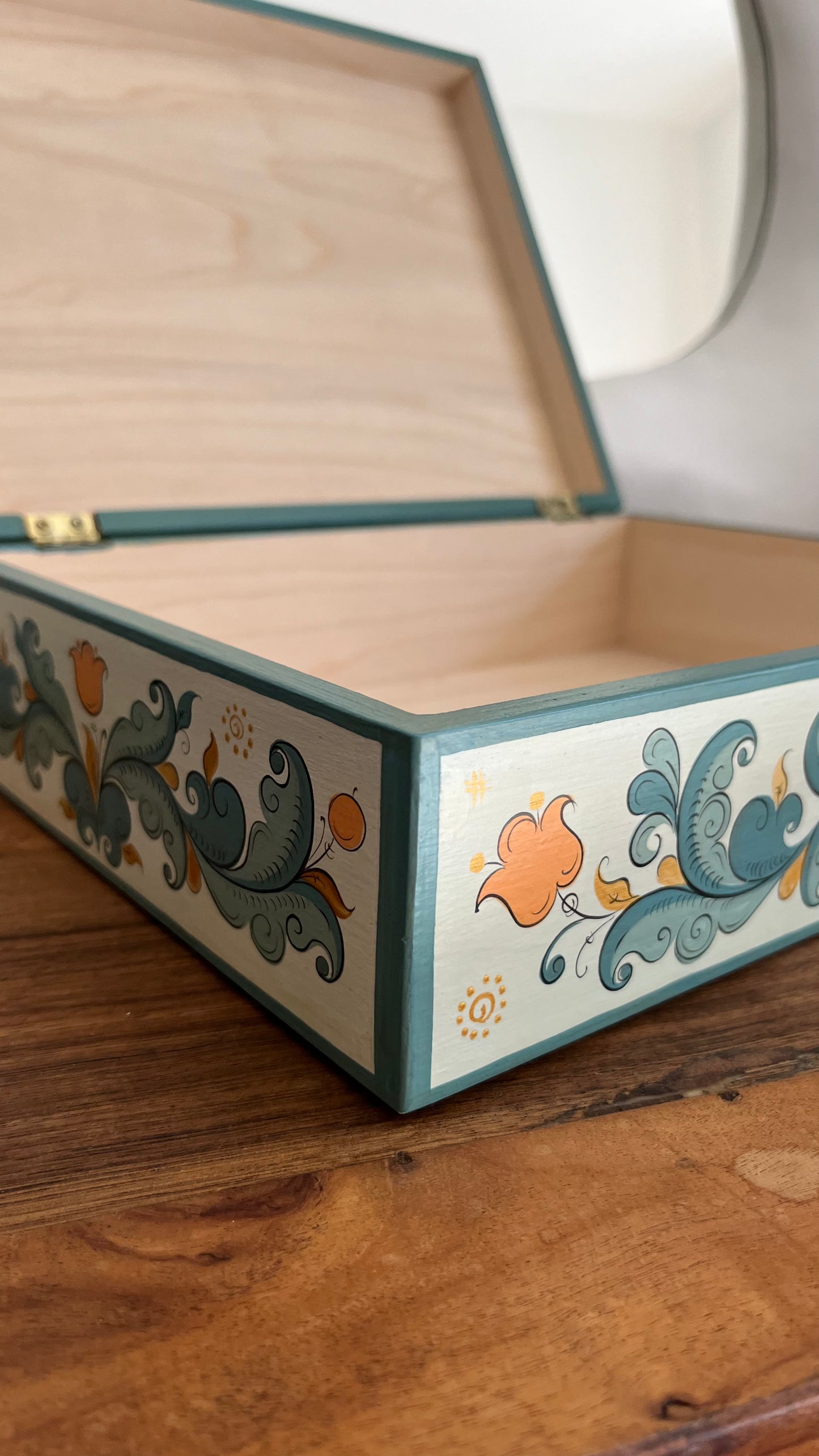 Jewellery box with northern patterns