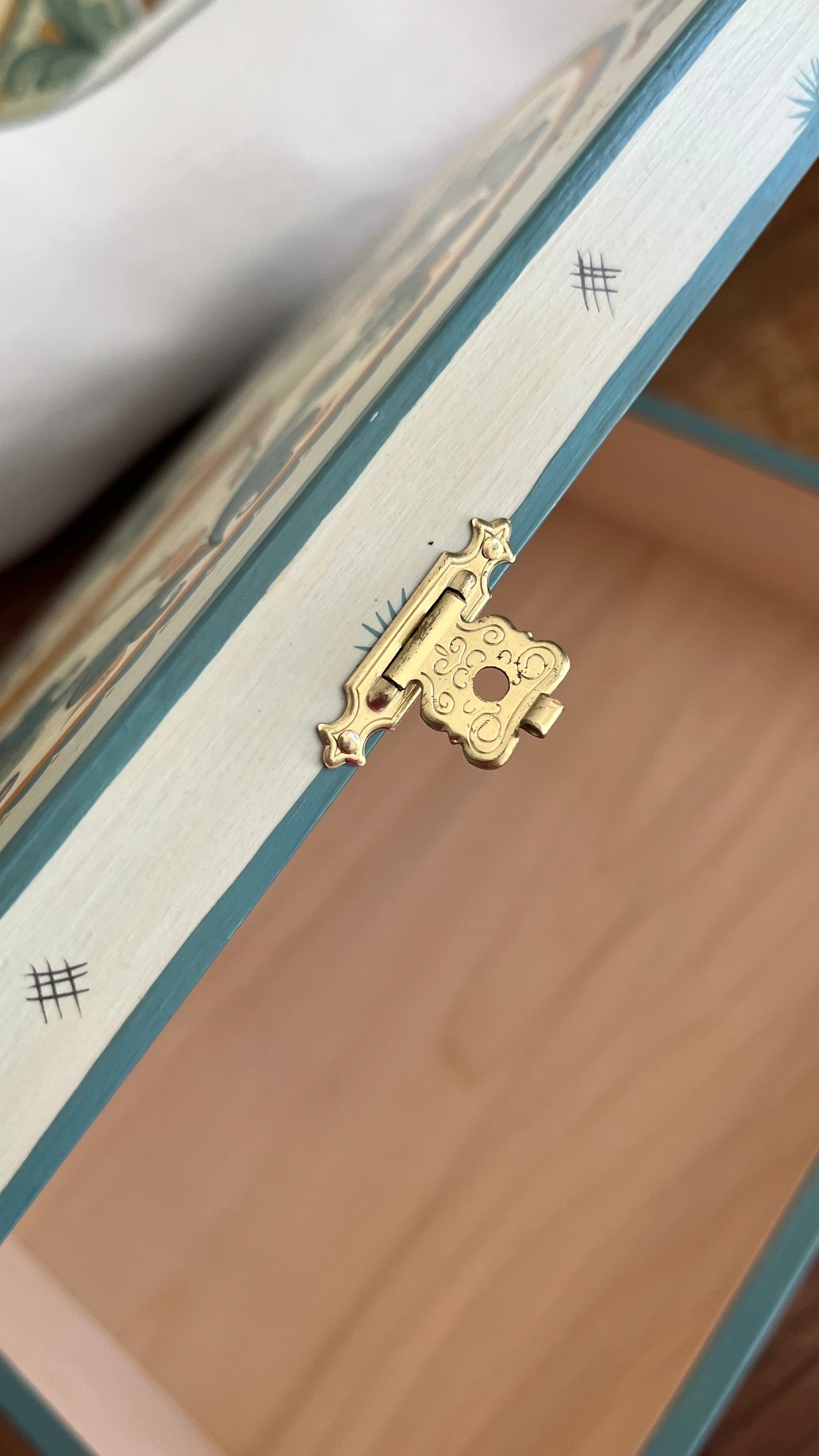 Jewellery box with northern patterns