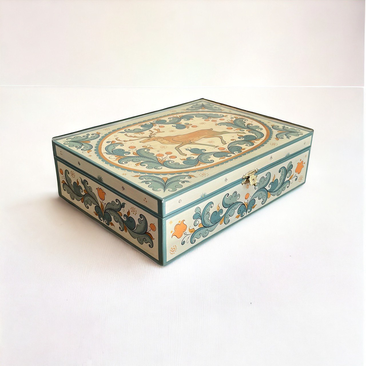 Jewellery box with northern patterns